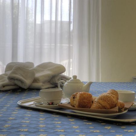 Hotel Reggiana Riccione Bagian luar foto
