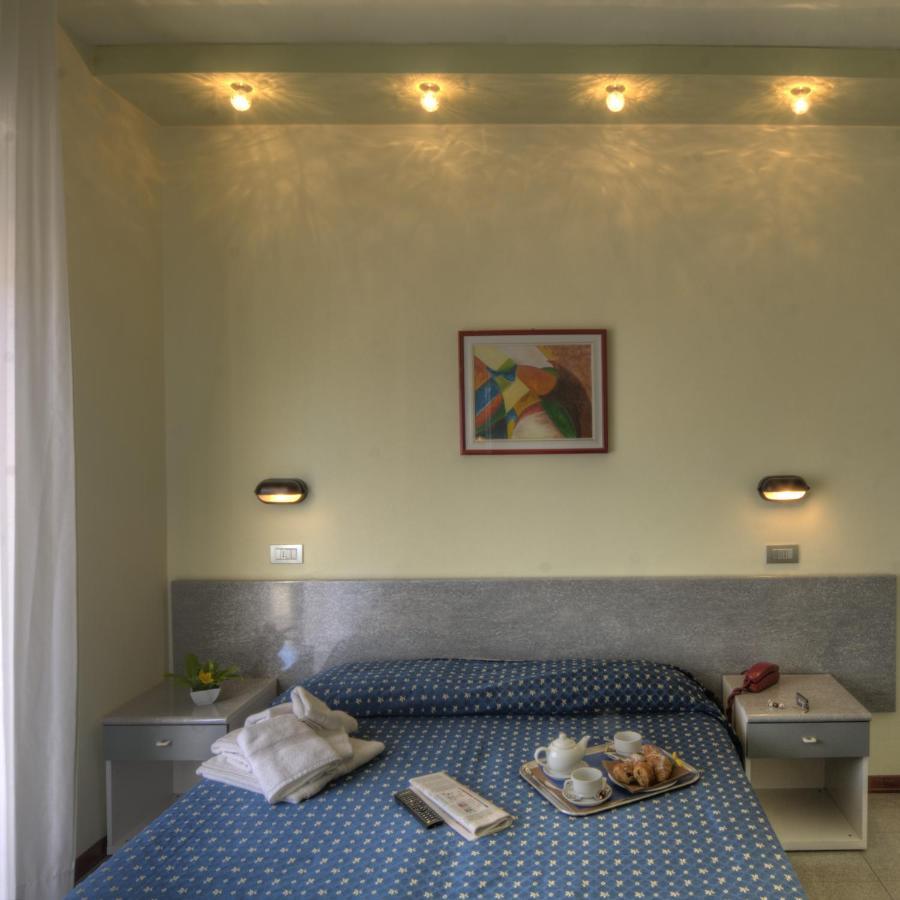 Hotel Reggiana Riccione Bagian luar foto