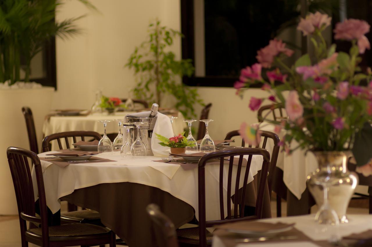 Hotel Reggiana Riccione Bagian luar foto