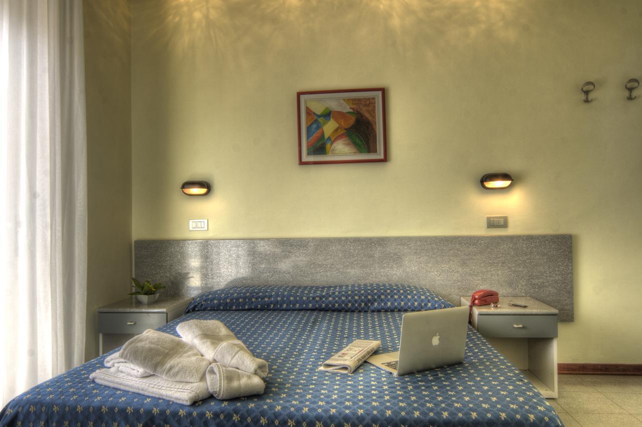 Hotel Reggiana Riccione Bagian luar foto