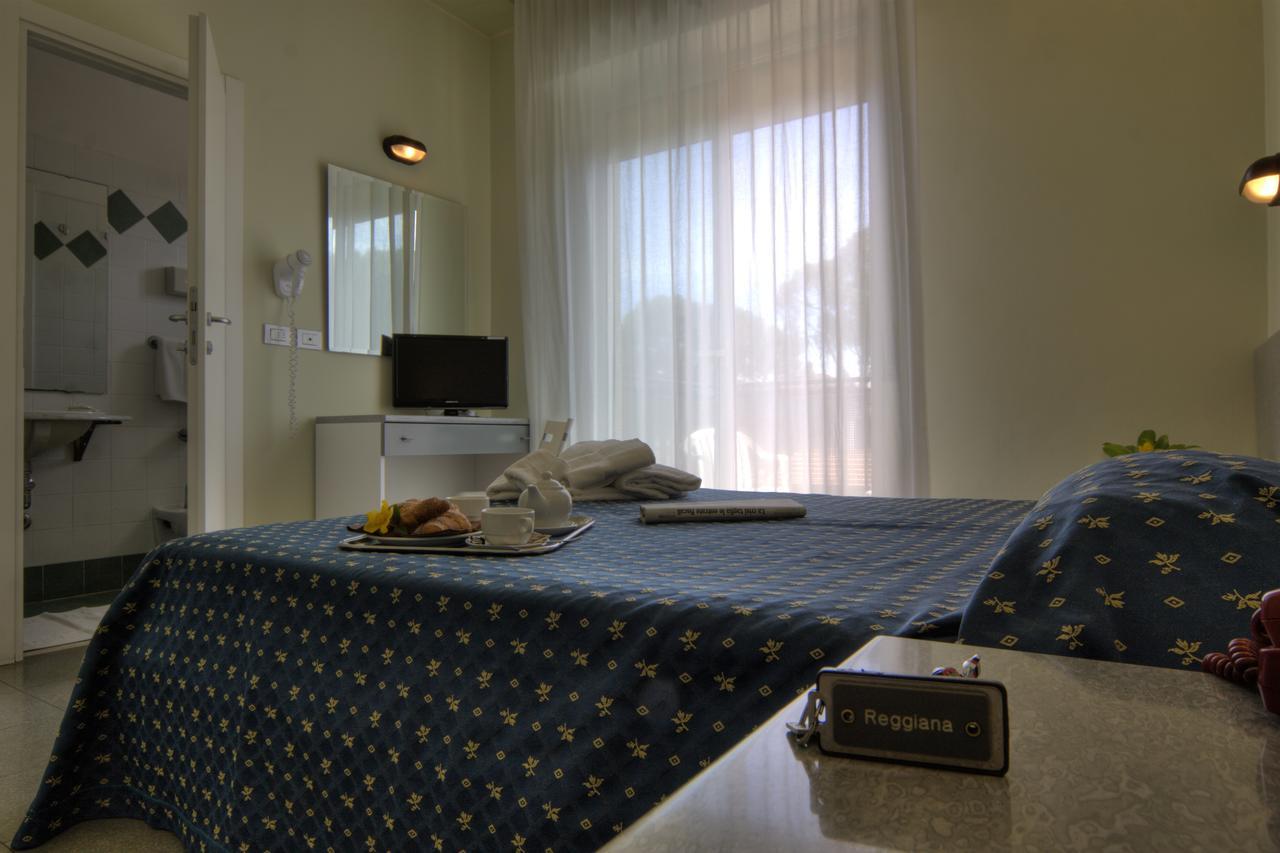 Hotel Reggiana Riccione Bagian luar foto