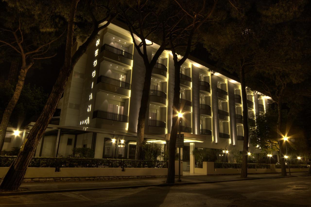 Hotel Reggiana Riccione Bagian luar foto