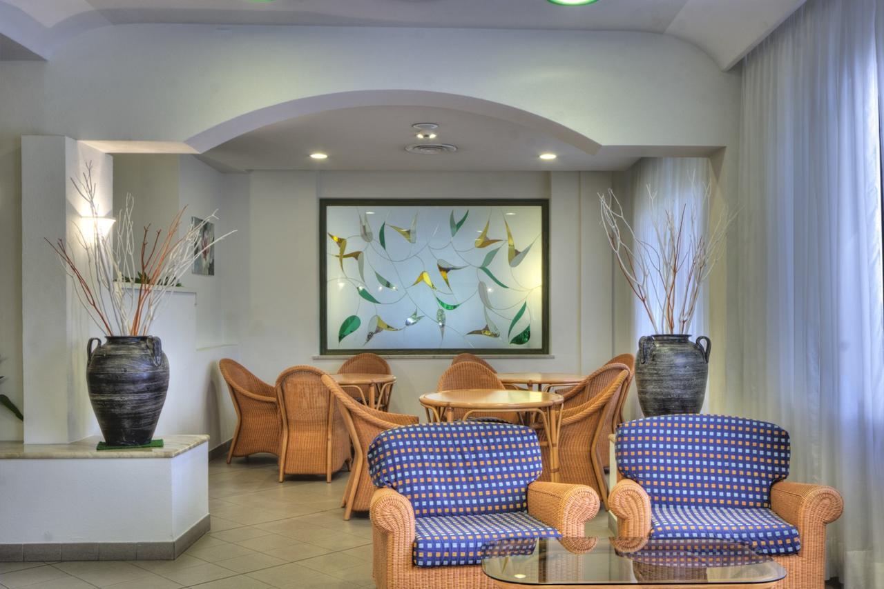 Hotel Reggiana Riccione Bagian luar foto