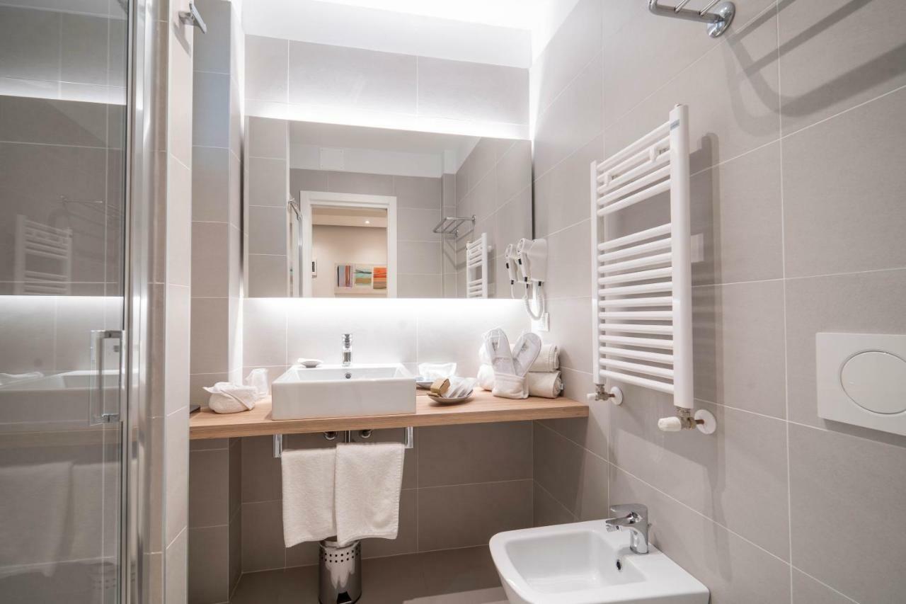 Hotel Reggiana Riccione Bagian luar foto