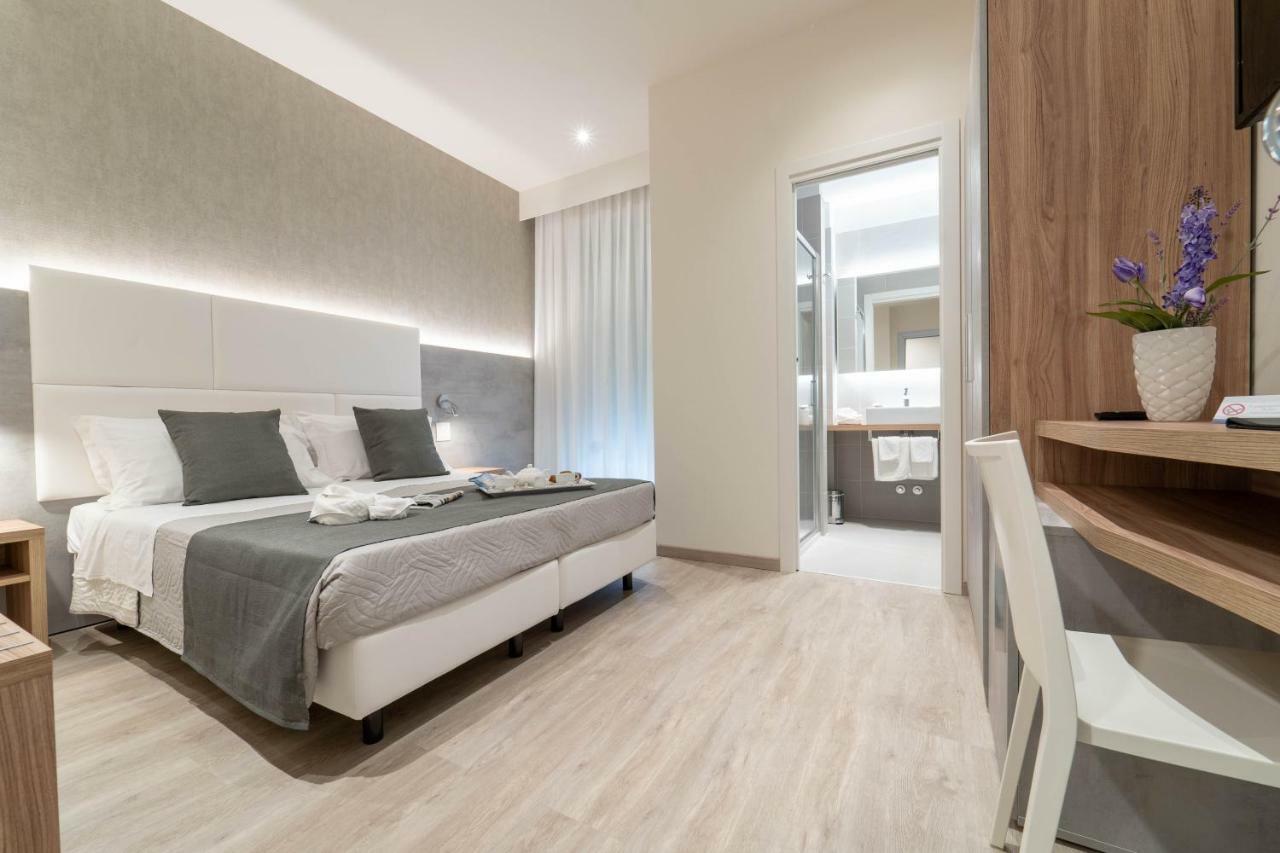 Hotel Reggiana Riccione Bagian luar foto